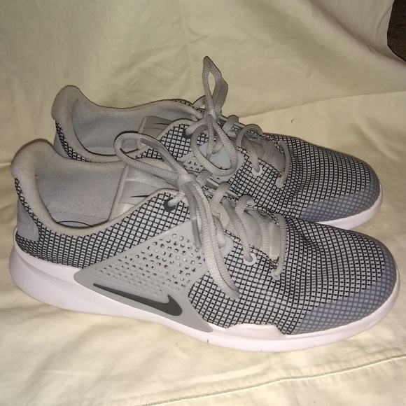 Mens Nikes - Picture 1 of 2